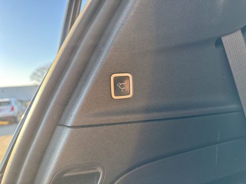 Used 2020 Chrysler Pacifica Touring w/ S Appearance Package image 20