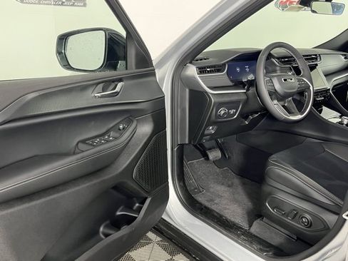 New 2025 Jeep Grand Cherokee L Altitude image 23