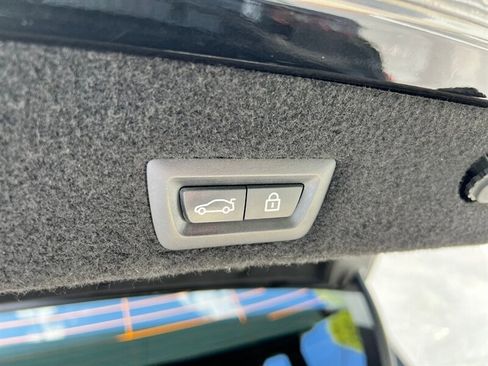 Used 2019 BMW 750i w/ M Sport Package RWD image 28