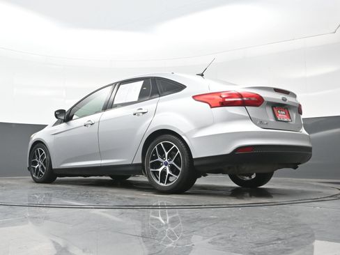 Used 2018 Ford Focus SE w/ SE Appearance Package FWD image 26