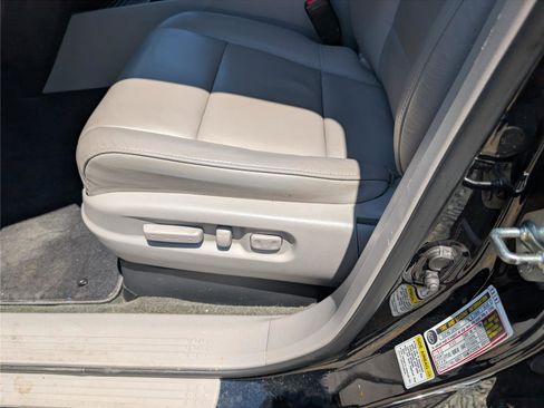 Used 2015 Honda Pilot Touring image 25