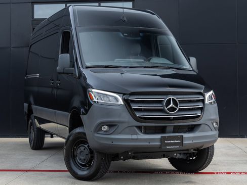 Used 2024 Mercedes-Benz Sprinter 2500 image 2