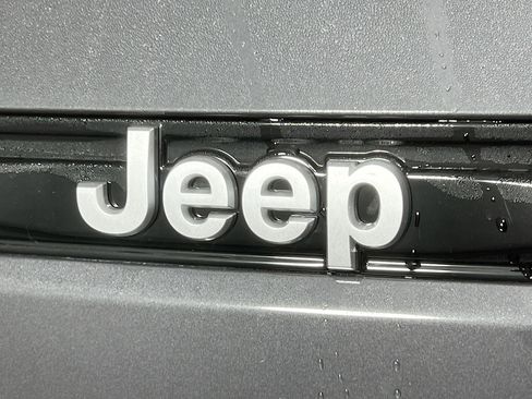 New 2025 Jeep Grand Cherokee Limited image 34