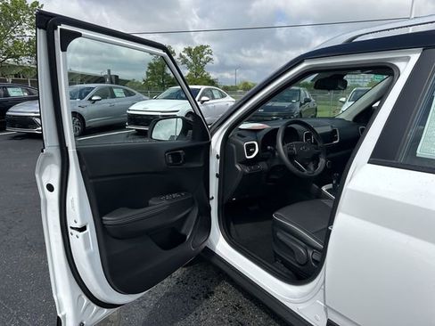 New 2026 Hyundai Venue SEL FWD image 18