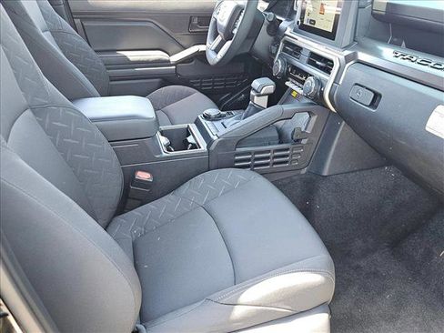 Certified 2025 Toyota Tacoma SR5 AWD/4WD image 26