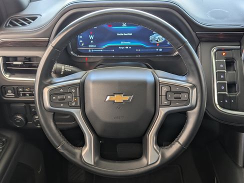 Used 2024 Chevrolet Suburban LT w/ Luxury Package RWD image 25
