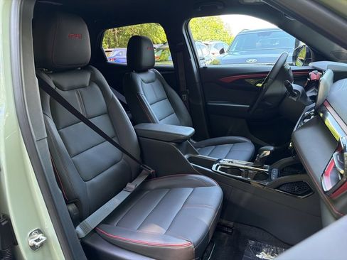 Used 2024 Chevrolet TrailBlazer RS w/ Convenience Package AWD/4WD image 9