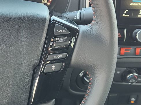 Used 2025 Nissan Frontier PRO-4X image 28