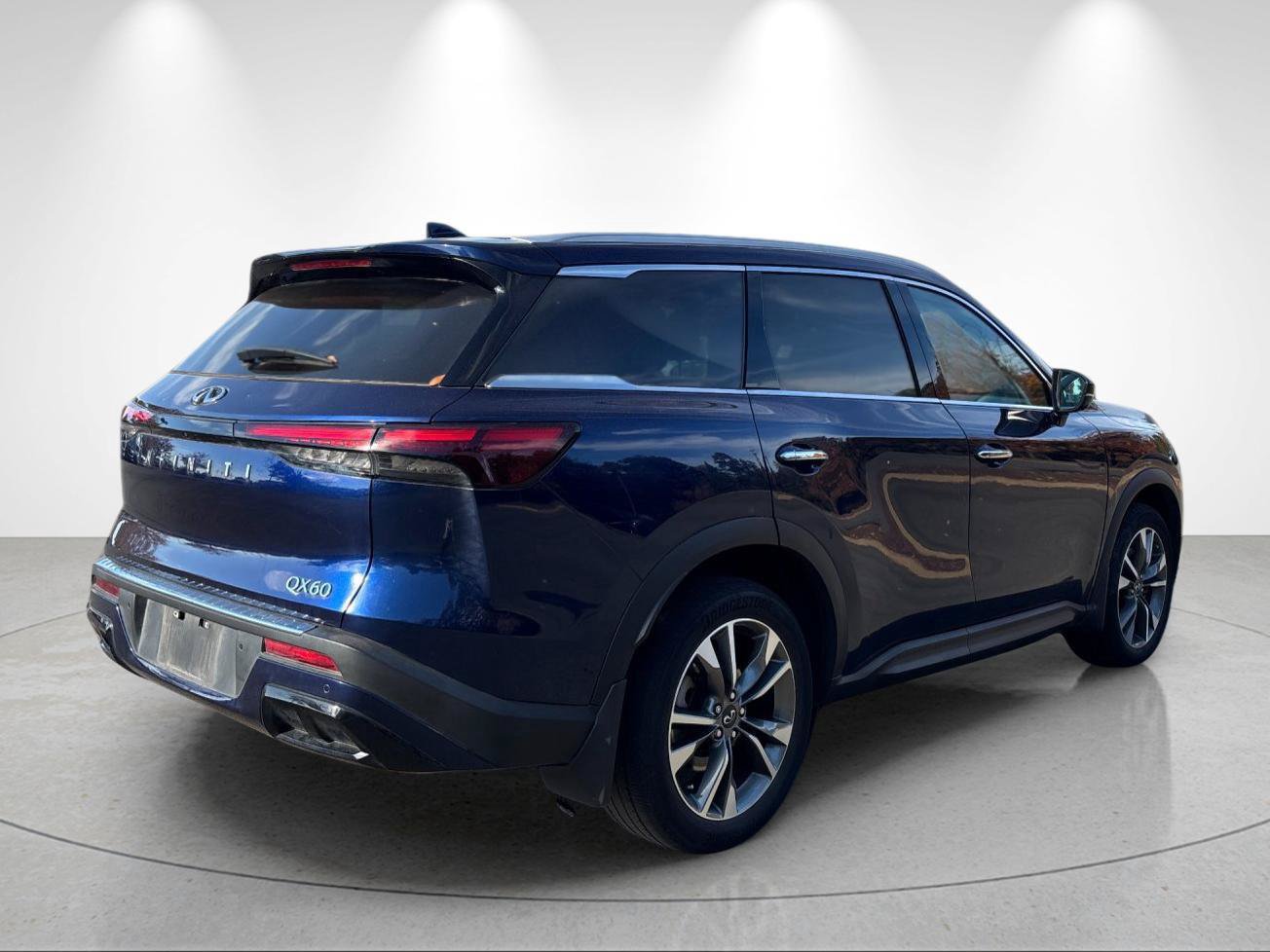 Used 2023 INFINITI QX60 Luxe w/ Cargo Package FWD image 5