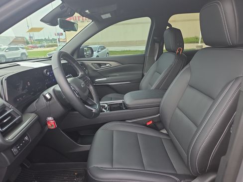 Used 2024 Chevrolet Traverse LT w/ Midnight/Sport Edition AWD/4WD image 13