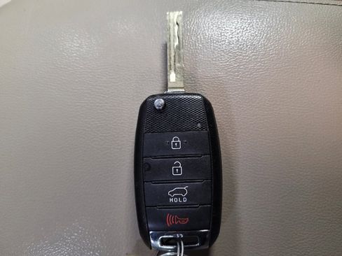 Used 2016 Kia Sorento AWD image 32