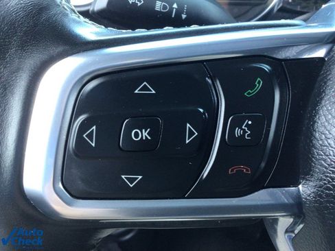 Used 2022 Jeep Wrangler Unlimited Sahara w/ Cold Weather Group image 18