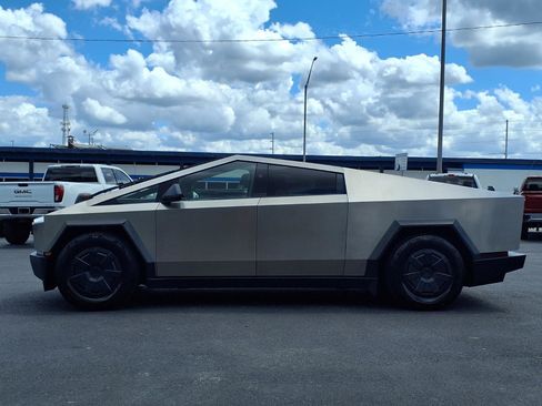Used 2025 Tesla Cybertruck AWD Crew Cab image 3