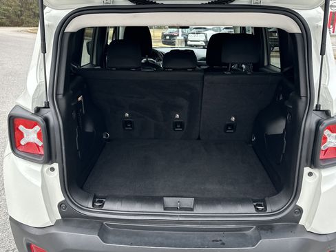 Used 2023 Jeep Renegade Latitude image 18