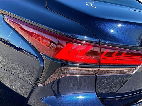 Used 2022 Lexus LS 500 w/ Interior Upgrade Package image 21