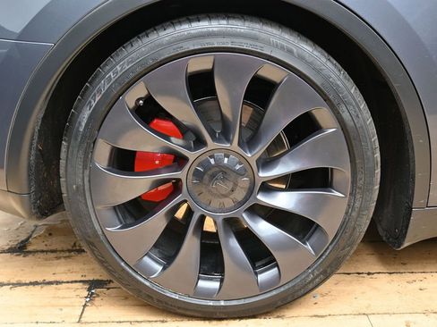 Used 2023 Tesla Model Y Performance image 11