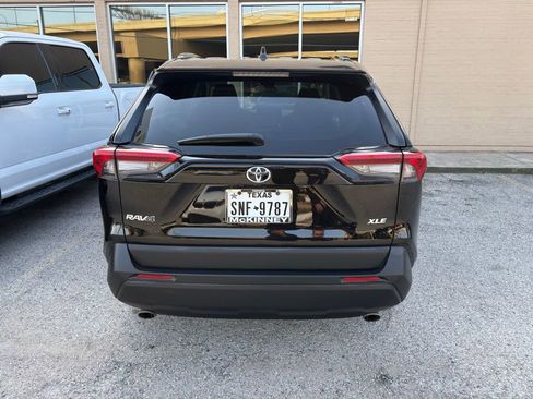 Used 2021 Toyota RAV4 XLE image 12