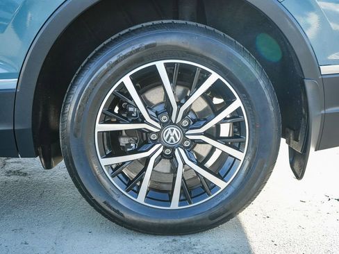 Used 2021 Volkswagen Tiguan SE image 12