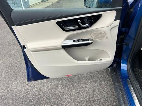 Used 2024 Mercedes-Benz GLC 300 4MATIC image 9