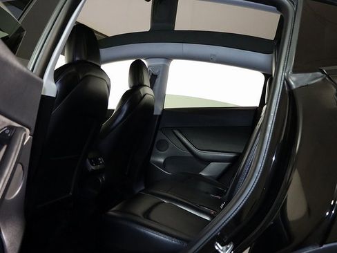 Used 2021 Tesla Model Y Long Range image 14
