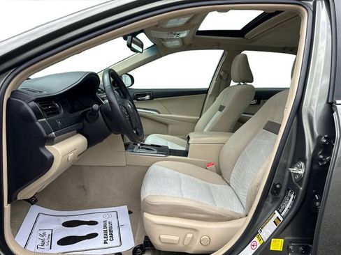 Used 2014 Toyota Camry XLE w/ Moonroof Package FWD image 10