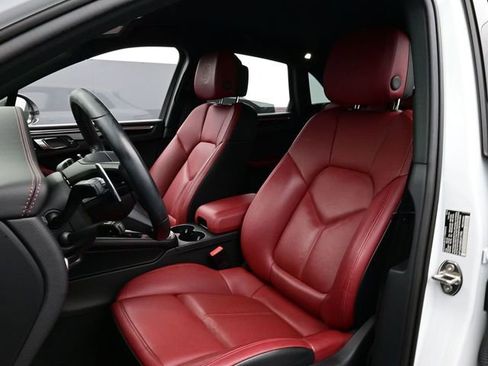 Certified 2024 Porsche Macan Turbo AWD/4WD image 5
