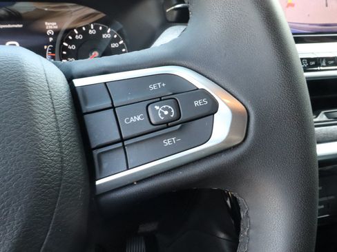 Used 2025 Jeep Compass Latitude AWD/4WD image 25