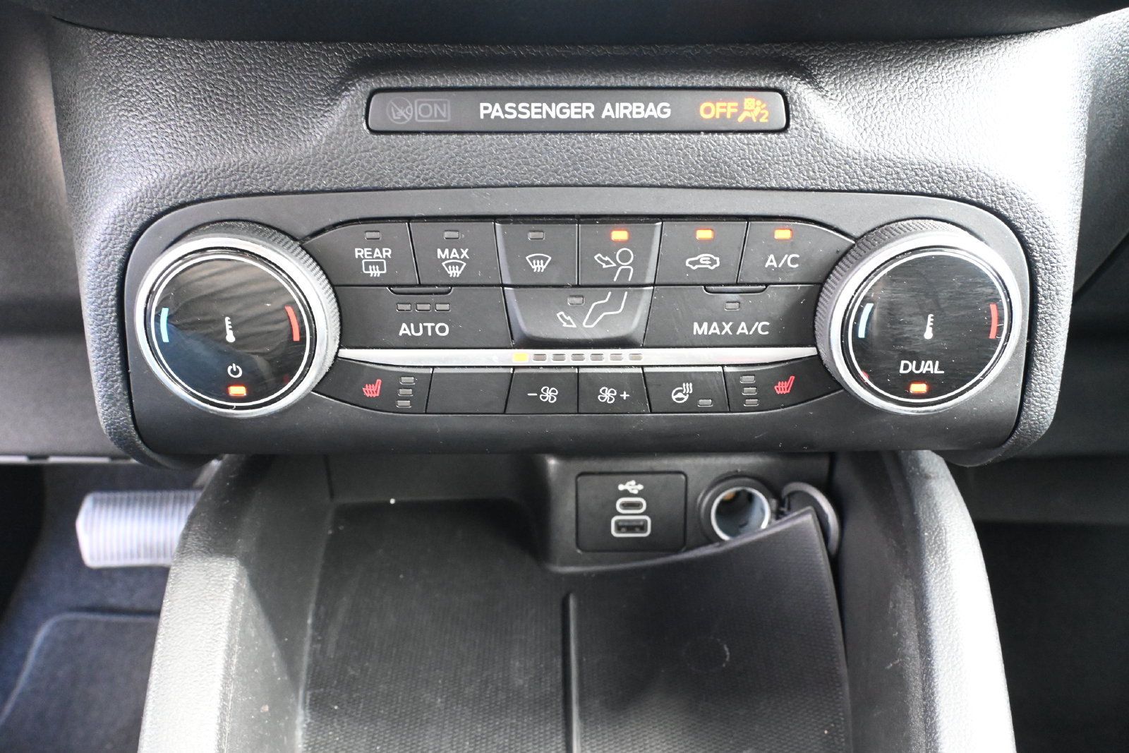 Used 2025 Ford Escape ST-Line Select AWD/4WD image 19