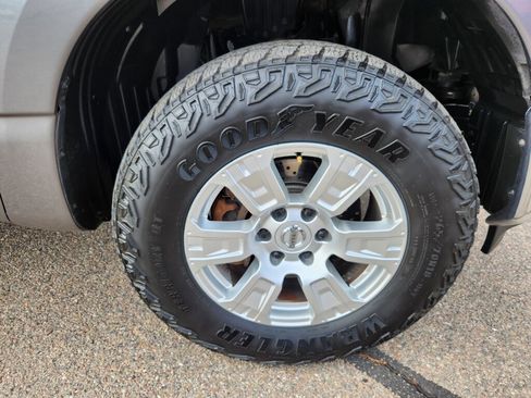 Used 2017 Nissan Titan SV image 15