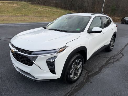 New 2026 Chevrolet Trax LT w/ Driver Confidence Package image 16