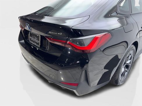 Used 2022 BMW i4 eDrive40 image 18