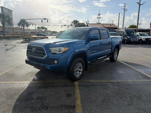 Used 2017 Toyota Tacoma SR5 w/ Tow Package RWD image 7