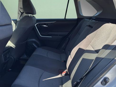 Used 2022 Toyota RAV4 XLE w/ Convenience Package image 19