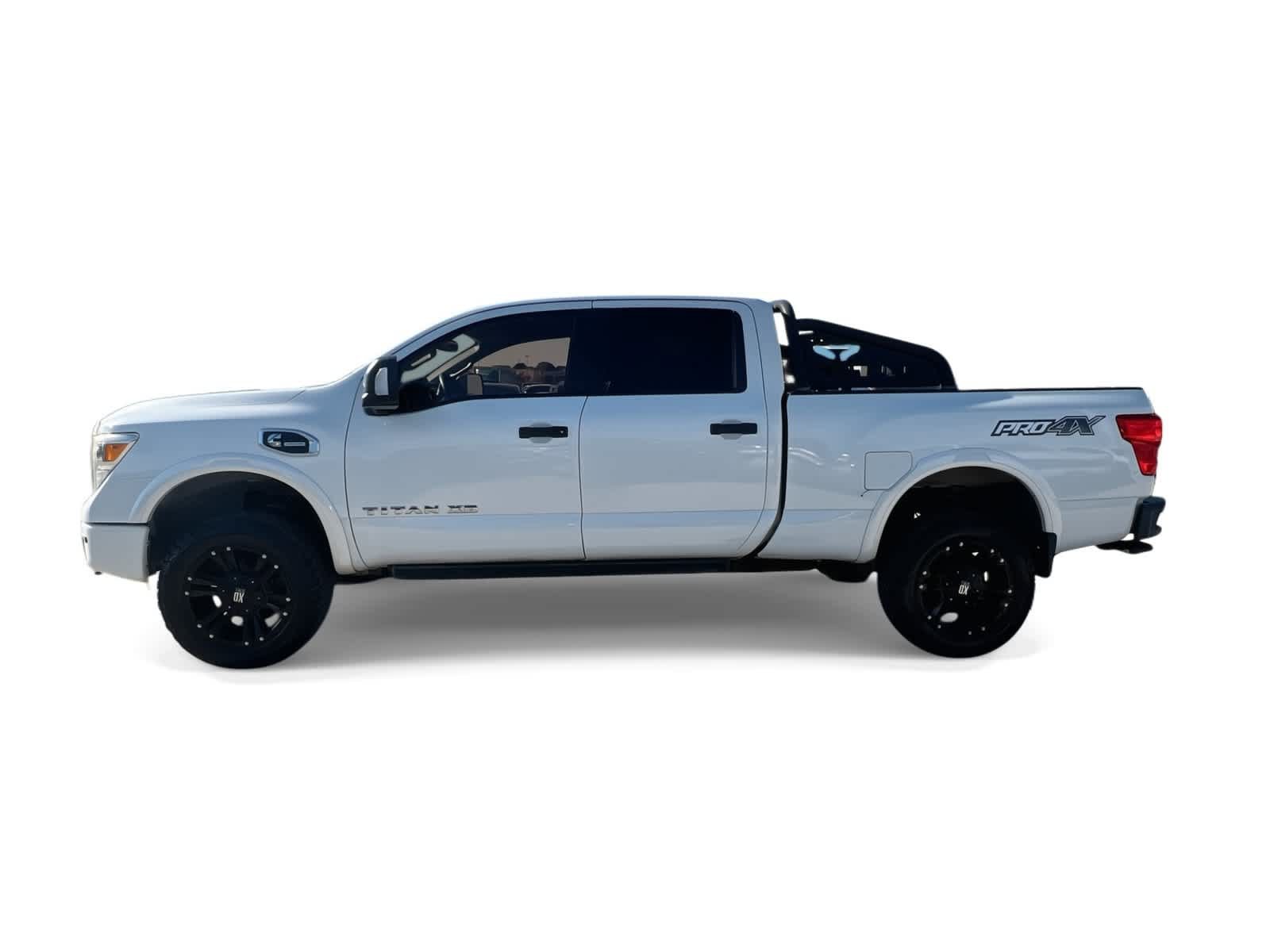 Used 2017 Nissan Titan PRO-4X w/ Pro-4x Convenience Package AWD/4WD image 5