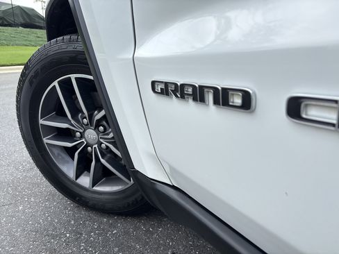 Used 2018 Jeep Grand Cherokee Limited w/ Luxury Group II AWD/4WD image 12