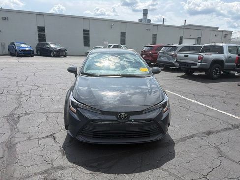 Used 2025 Toyota Corolla LE FWD image 3