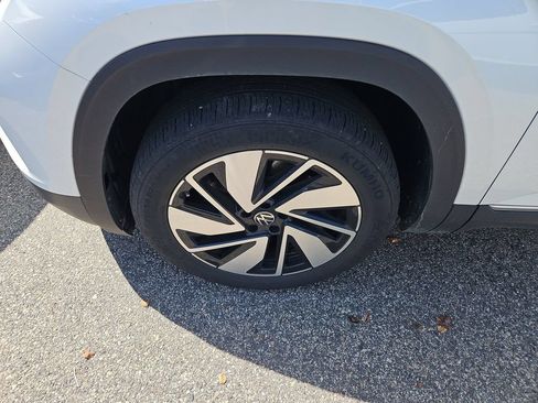 Certified 2024 Volkswagen Atlas SEL AWD/4WD image 3