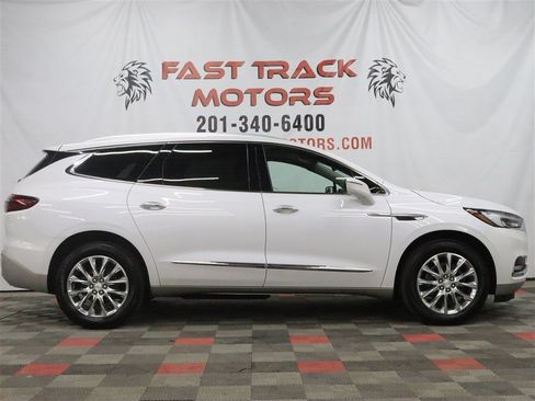 Used 2021 Buick Enclave Premium w/ Sun and Sites Package AWD/4WD image 4