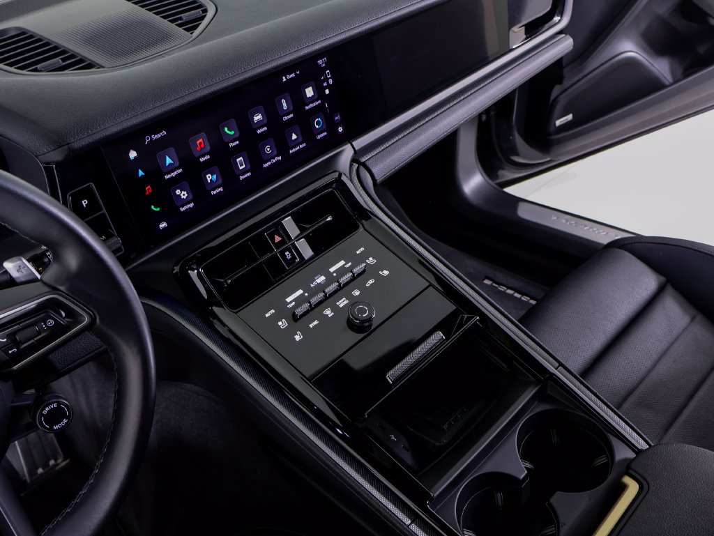 Certified 2025 Porsche Panamera w/ Premium Package RWD image 17