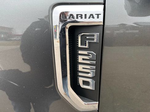 Used 2017 Ford F250 Lariat w/ FX4 Off-Road Package AWD/4WD image 14
