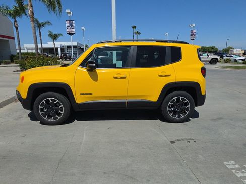 Used 2023 Jeep Renegade Latitude image 3