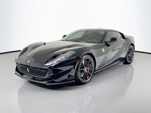 Used 2018 Ferrari 812 Superfast image 10