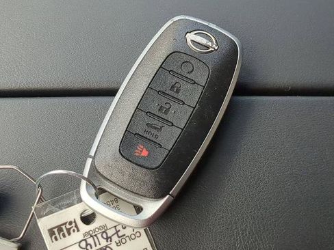 Certified 2026 Nissan Rogue SV FWD image 28