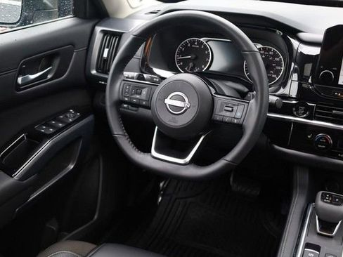 Certified 2025 Nissan Pathfinder SL w/ SL Premium Package FWD image 30