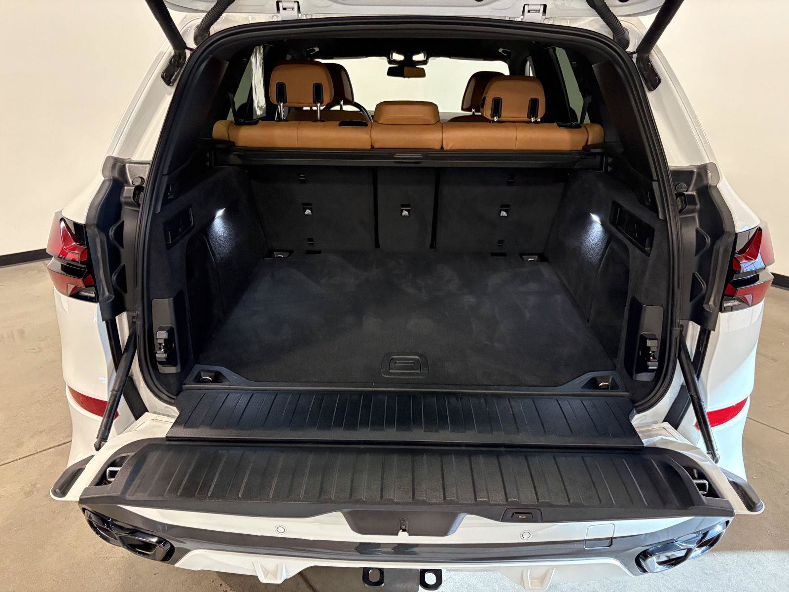 Used 2024 BMW X5 M60i AWD/4WD image 50