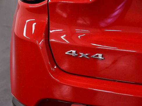 Used 2023 Jeep Compass Latitude image 11