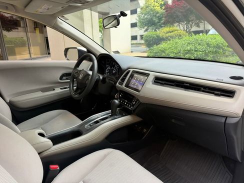 Used 2018 Honda HR-V EX image 17