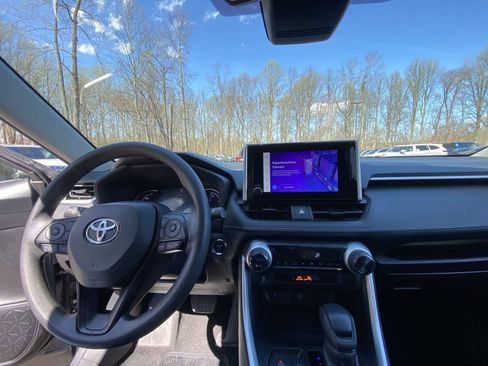 Used 2025 Toyota RAV4 XLE image 22