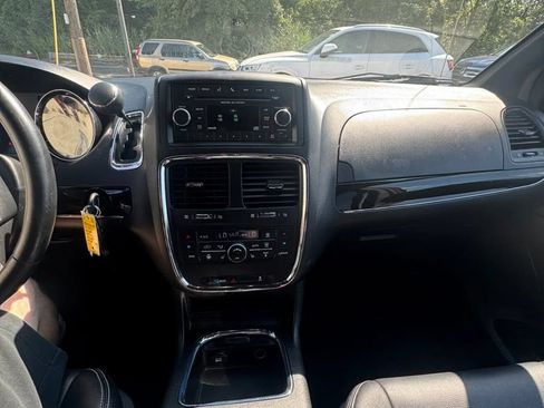 Used 2015 Dodge Grand Caravan SXT FWD image 26