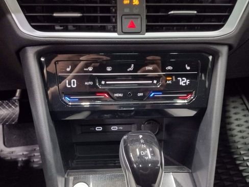 New 2025 Volkswagen Taos SE image 29